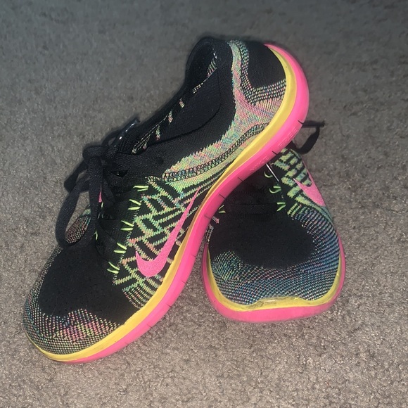 Nike Free Runs Tennis Shoes - Picture 2 of 4